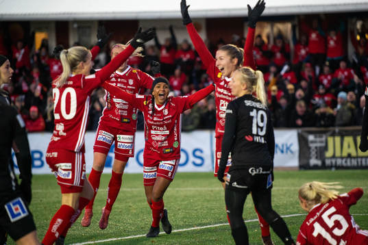 Piteås Emelie Lövgren , Madelen Janogy och Jo Blankenship