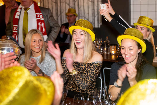 Bläddra bland fler bilder av Fotboll, Damallsvenskan, Piteå, Segerbankett