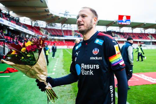 Helsingborgs Andreas Granqvist med blommor