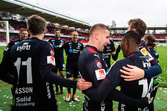 Helsingborgs Darijan Bojanic och Mohammed Abubakari jublar