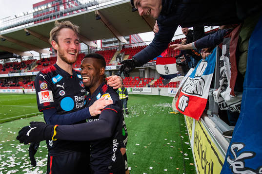 Helsingborgs Rasmus Jönsson och Mohammed Abubakari jublar