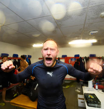 Helsingborgs Andreas Granqvist jublar i omklädningsrummet