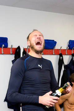 Helsingborgs Andreas Granqvist jublar i omklädningsrummet
