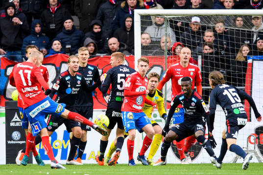 Östers Christian Ljungberg laddar för skott