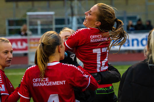 LB07s spelare jublar