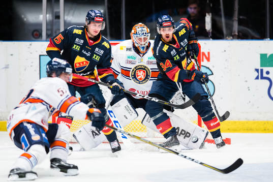 Djurgårdens Jakob Lilja (v) och Daniel Brodin (h) oroar