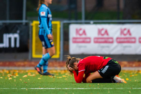 LB07s Anna Björk Kristjansdottir grinar illa