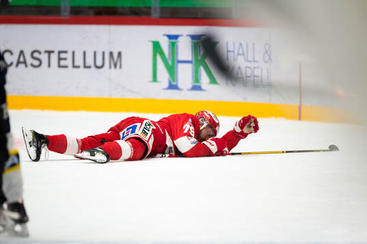 Timrås Ludvig Rensfeldt skadar sig