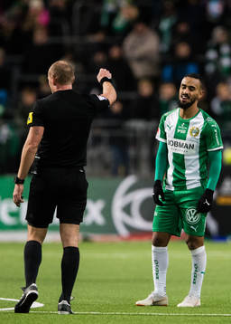 Domare Patrik Eriksson och Hammarbys Junes Barny