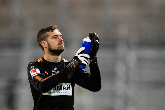Hammarbys Davor Blazevic tackar publiken