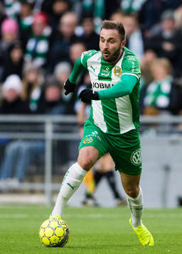 Hammarbys Muamer Tankovic med bollen