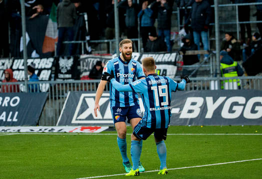 Djurgårdens Niklas Gunnarsson och Nicklas Bärkroth jublar