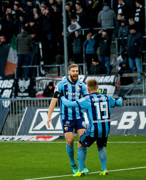 Djurgårdens Niklas Gunnarsson och Nicklas Bärkroth jublar