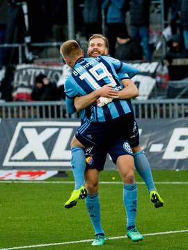 Djurgårdens Niklas Gunnarsson och Nicklas Bärkroth jublar