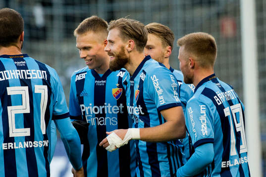Djurgårdens Niklas Gunnarsson och Nicklas Bärkroth jublar