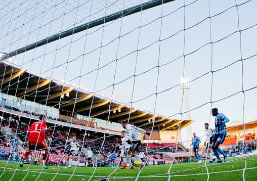 Örebros Filip Rogic gör självmål till 0-1