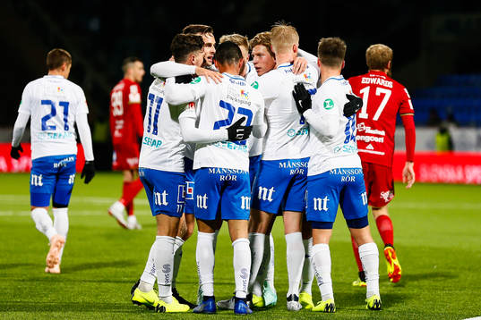 Norrköpings Alexander Fransson jublar med lagkamrater
