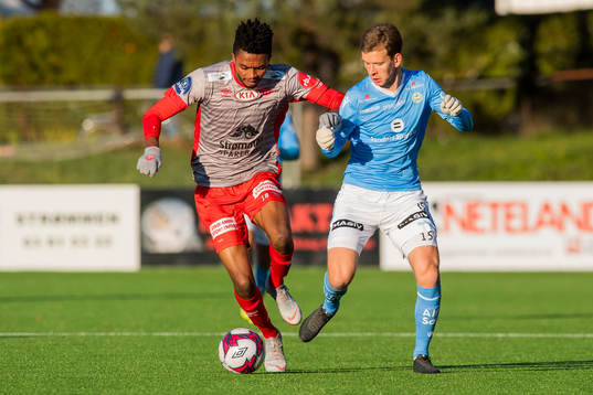 Charles Chinedu Ezeh of Strømmen and Vegard Østraat