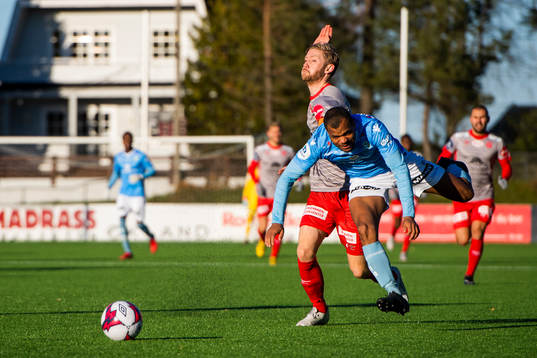 Kristian Jahr of Strømmen and Erixon Danso of Sandnes Ulf