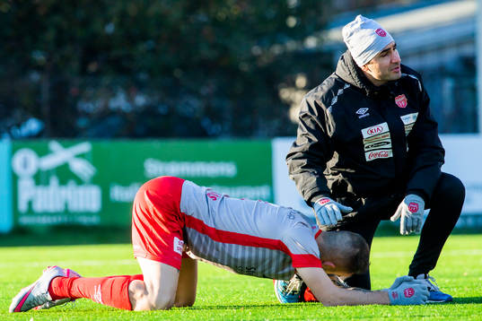 Victor Grodås of Strømmen with an injury