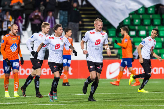 Per Magnus Steiring of Sogndal celebrates