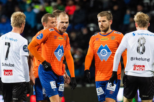Aron Elís Thrándarson and Oddbjørn Lie of Aalesund looks