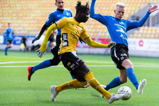 Elfsborgs Musa M'Benga och Halmstads Eric Svensson