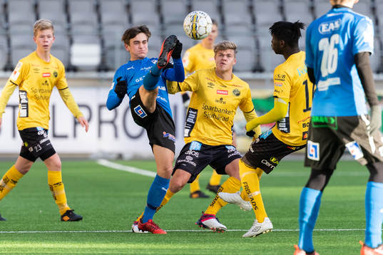Halmstads David Jyrkin och Elfsborgs Kevin Holmén