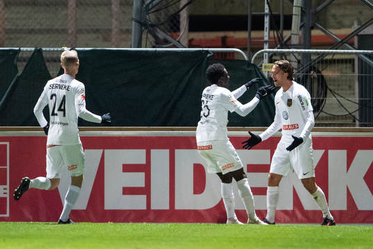 Brommapojkarnas Philip Hellqvist  jublar