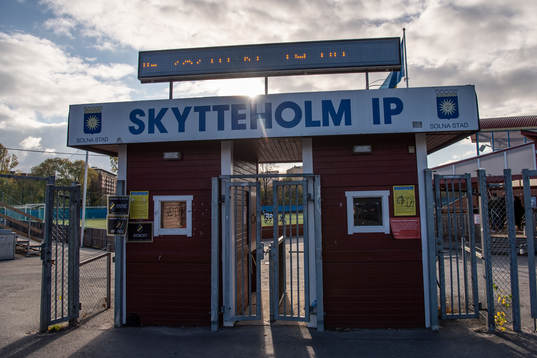 Vy av entrén till Skytteholm IP