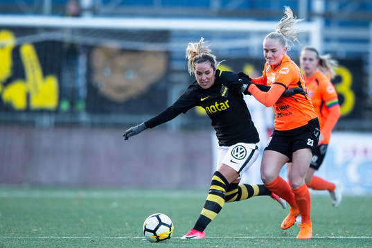 s Malin Broberg i en duell med Kungsbackas Klara Andrup