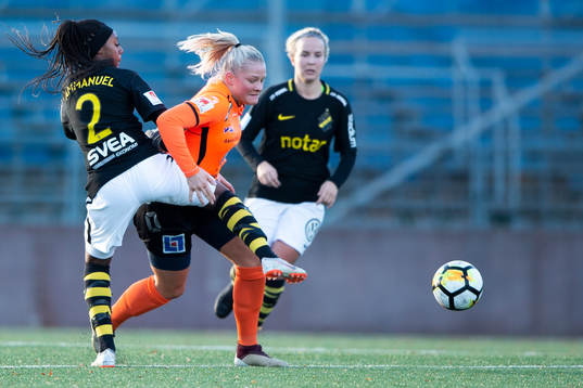 s Samantha Ammanuel i en duell med Kungsbackas Andrea