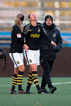 s Nicole Modin blöder från munnen