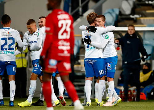 Norrköpings spelare jublar och Östersunds deppar