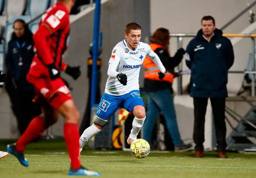 Norrköpings tränare Jens Gustafsson ser på när Simon