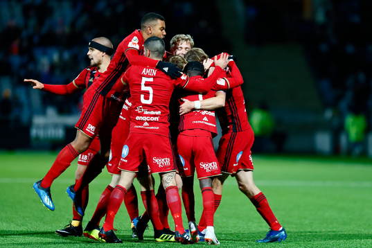 Östersunds spelare jublar