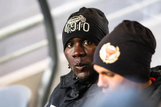 Kalmars Papa Diouf på bänken