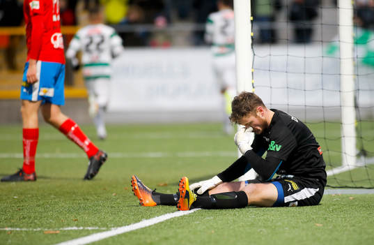 Nyköpings målvakt Edvard Setterberg deppar
