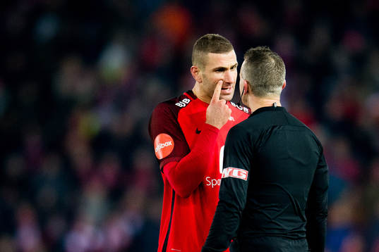 Azar Karadas of Brann argues with Svein Oddvar Moen, referee