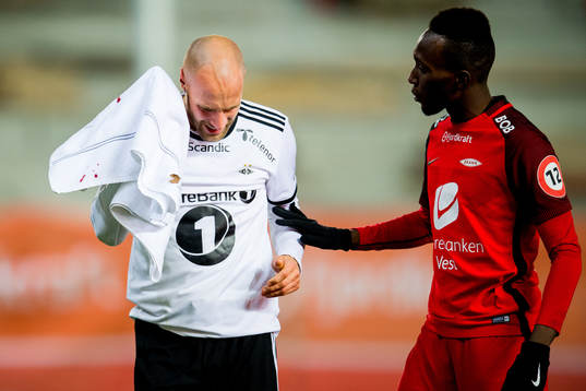 Tore Reginiussen of Rosenborg and Daouda Bamba of Brann
