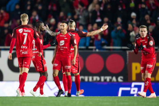 Deyver Vega of Brann celebrates with team mates