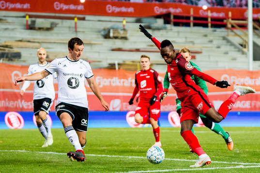 Even Hovland of Rosenborg and Daouda Bamba of Brann