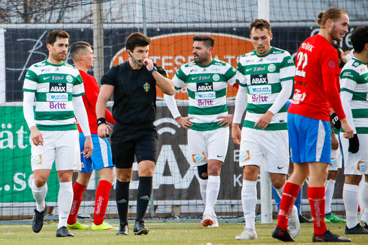 Västerås Carlos Gaete Moggia, domare Kastriot Gerxhaliu,