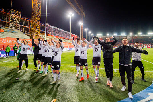 Mike Jensen, Matthías Vilhjálmsson and the players of