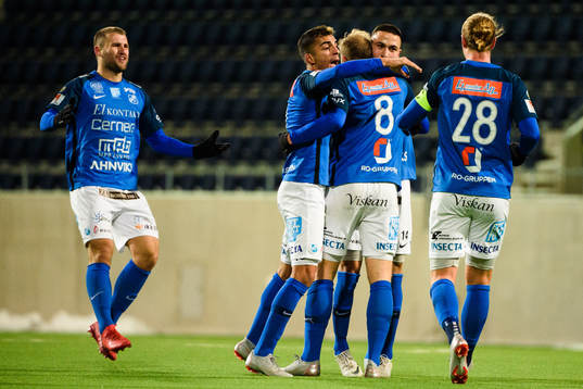 Norrbys Nicklas Savolainen jublar med lagkamrater