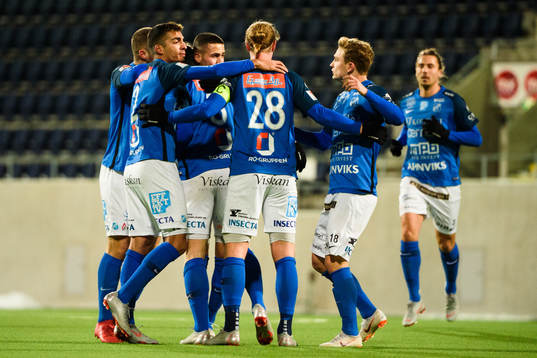 Norrbys Nicklas Savolainen jublar med lagkamrater