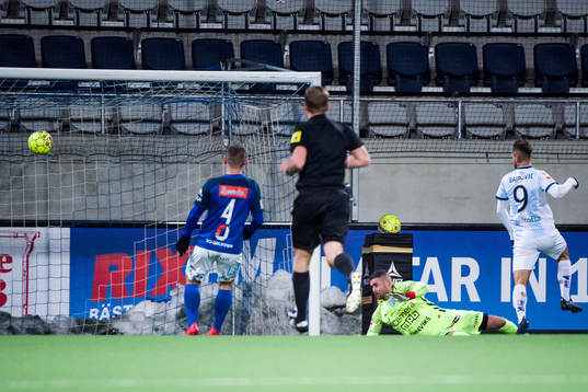 Gefles Admir Bajrovic gör 1-0 bakom Norrbys målvakt