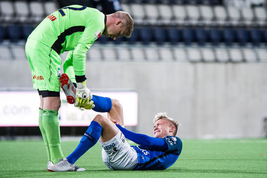 Norrbys Pontus Almqvist har ont och får hjälp av Gefles