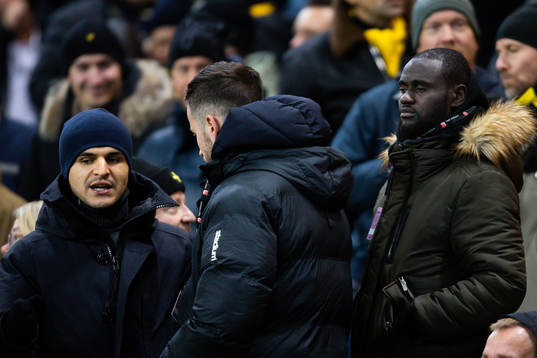 s Tarik Elyounoussi och Enoch Kofi Adu på läkaren