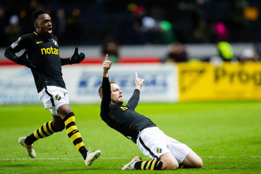 s Sebastian Larsson jublar